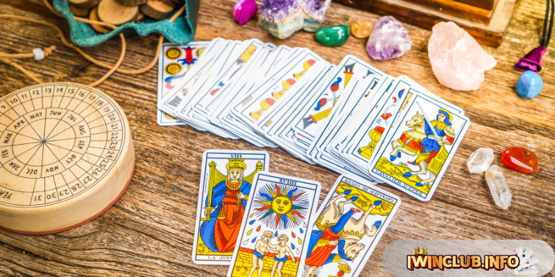 Cấu trúc bộ bài Tarot gồm bộ ẩn chính và bộ ẩn phụ